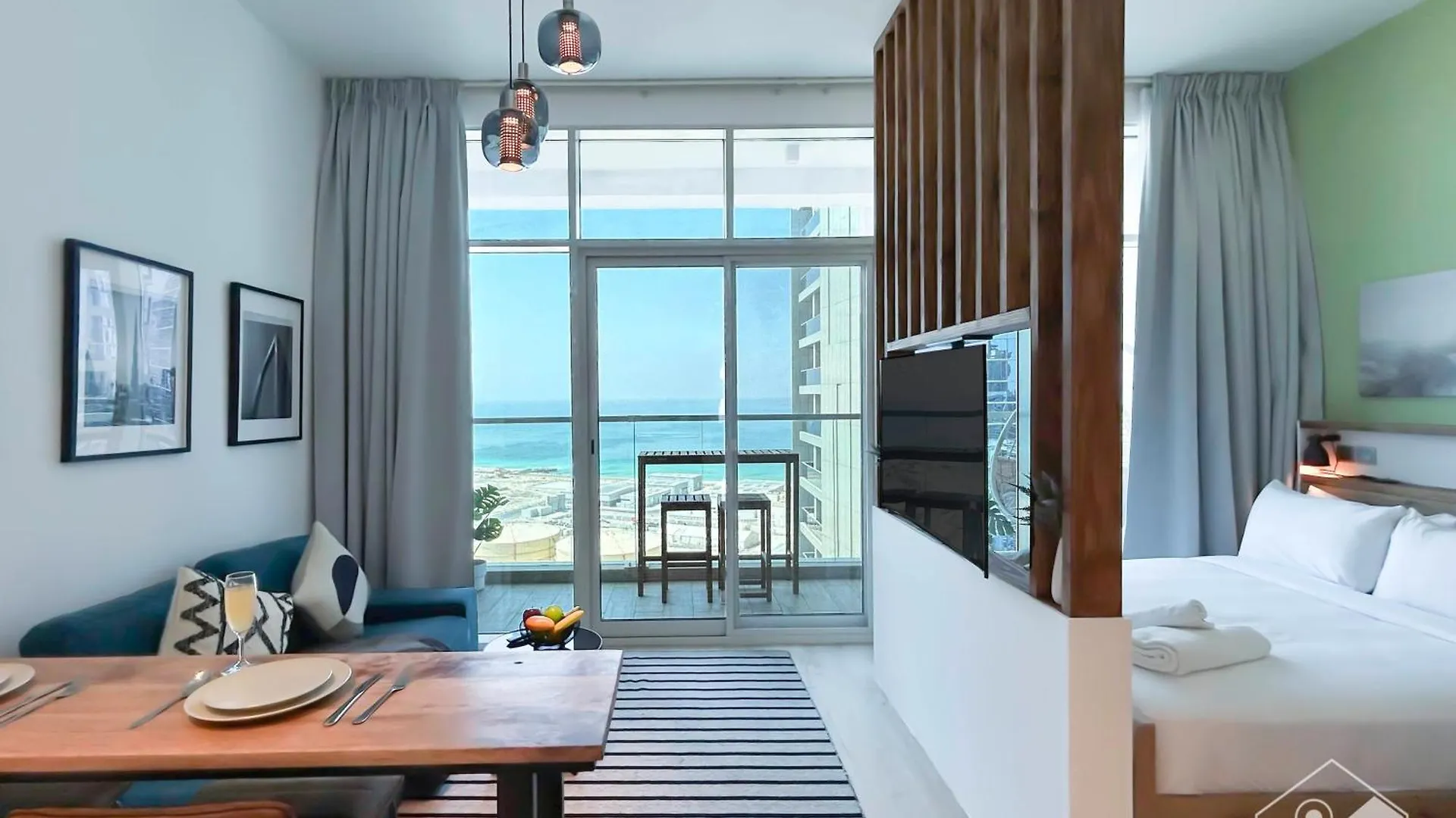 Balcony Bliss Cozy Studio With Marina Views Dubai