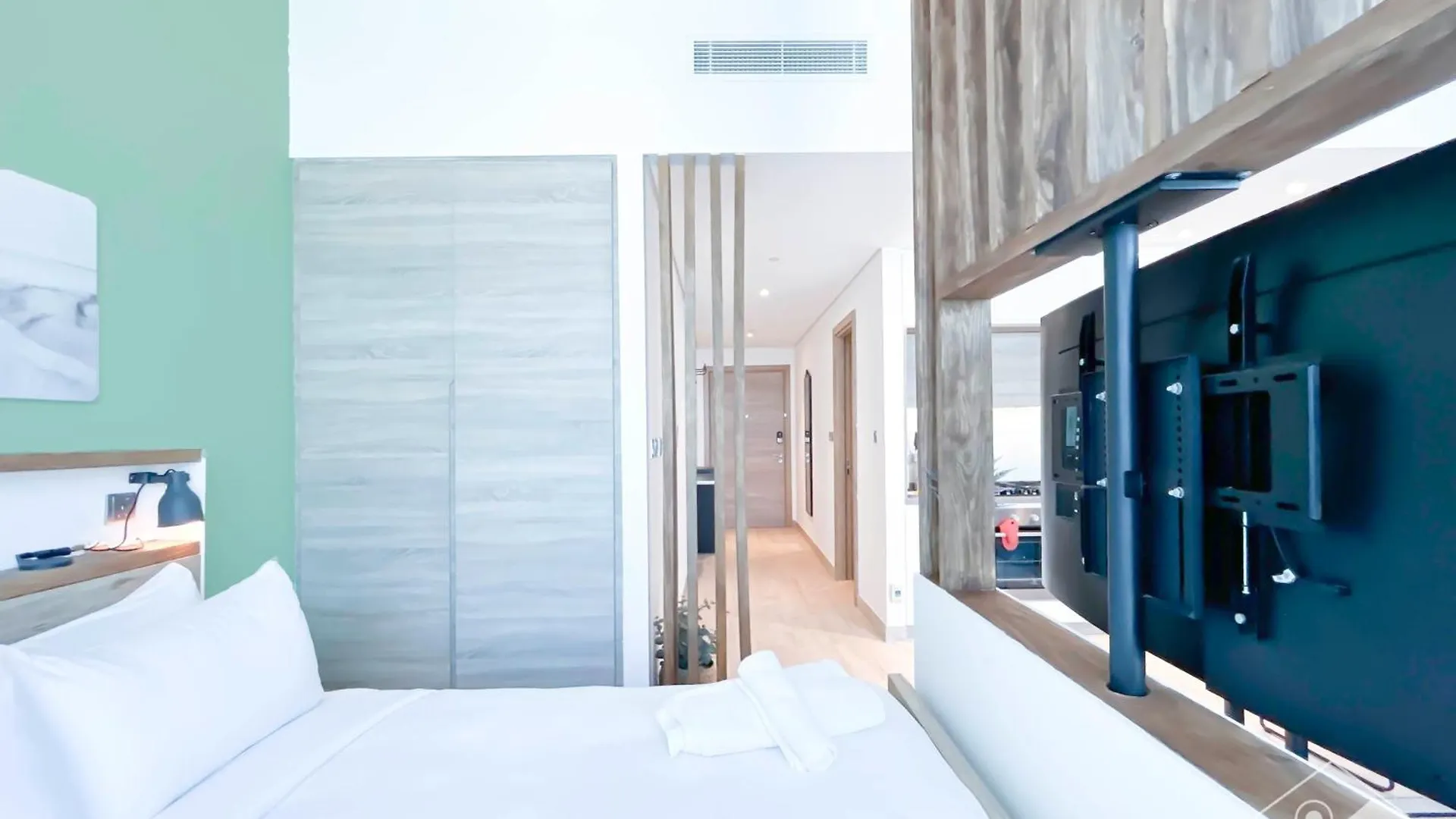 Balcony Bliss Cozy Studio With Marina Views Dubai United Arab Emirates