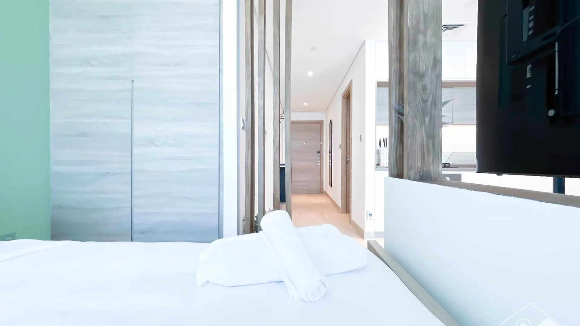 Balcony Bliss Cozy Studio With Marina Views Dubaj